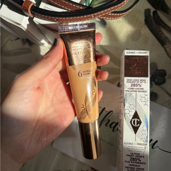 Charlotte Tilbury beautiful Skin Foundation - shade 6N - Picture 2 of 7